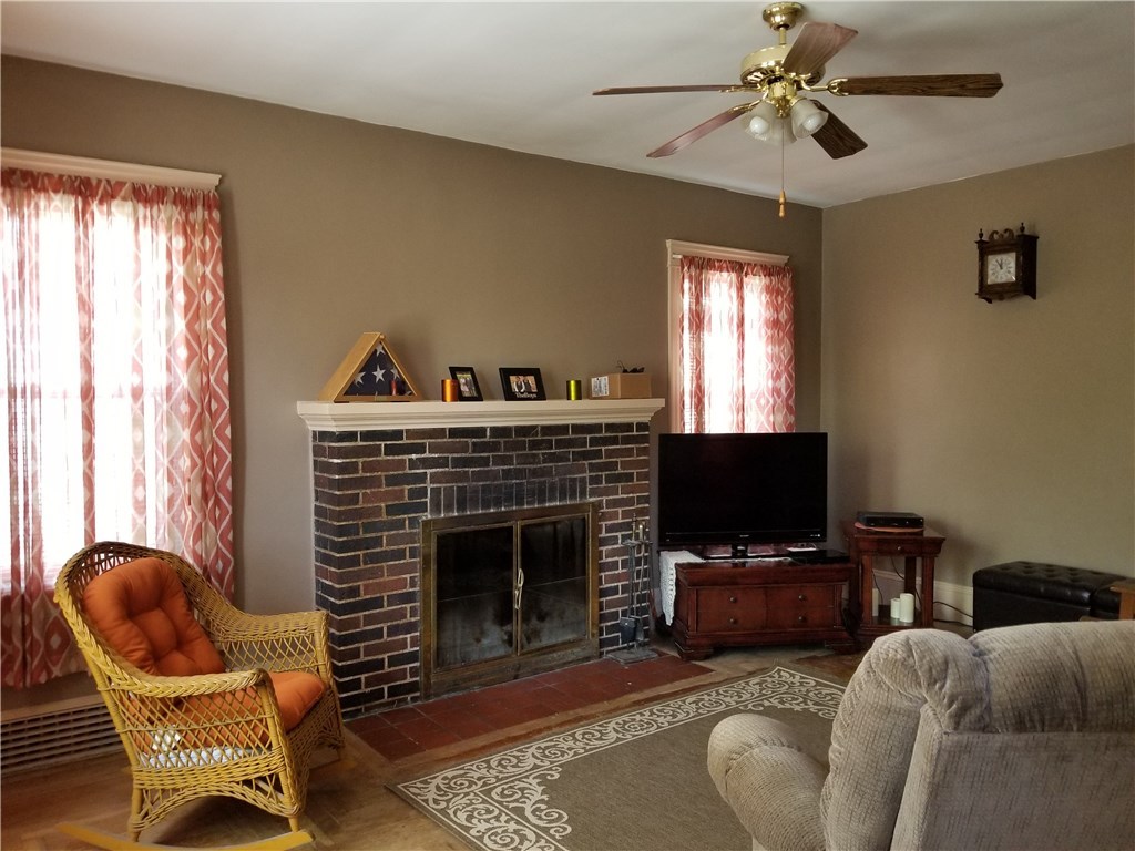 58 Crescent Road Pawtucket, RI 02861 - Photo 4 of 13