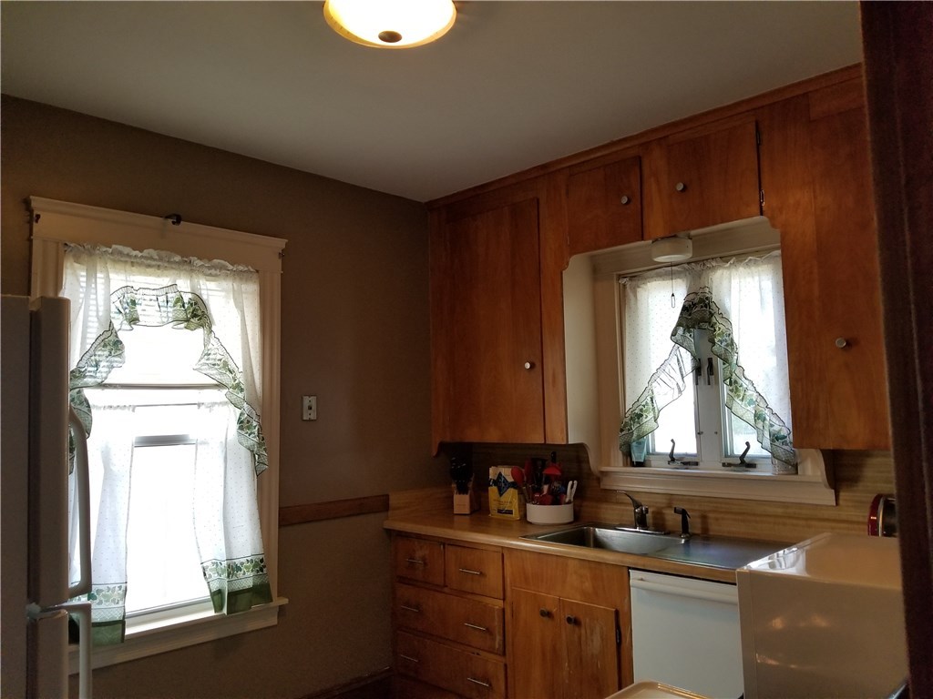 58 Crescent Road Pawtucket, RI 02861 - Photo 10 of 13