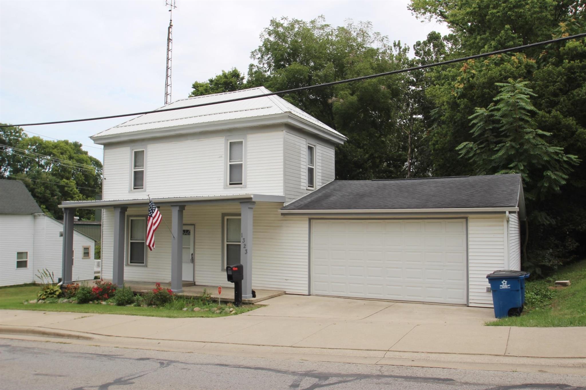 1323 Vernon Street Wabash, IN 46992 - Photo 1 of 24