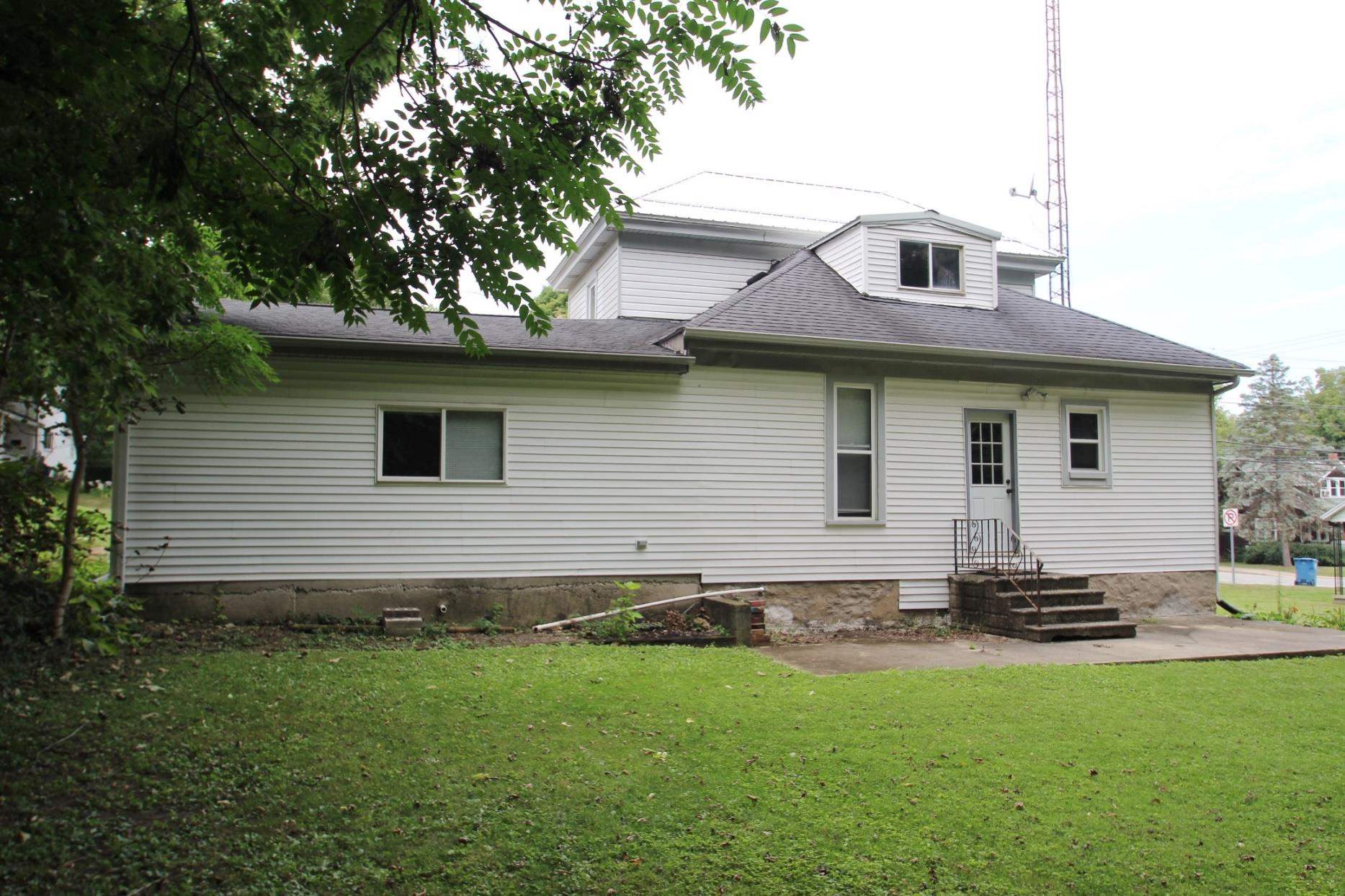 1323 Vernon Street Wabash, IN 46992 - Photo 4 of 24