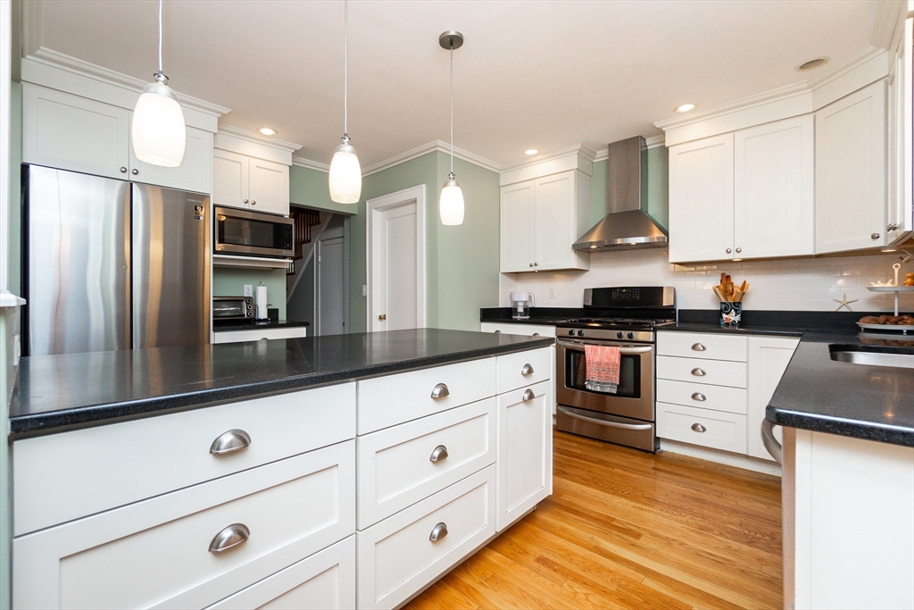 42 Richardson Road Belmont, MA 02478 - Photo 7 of 28