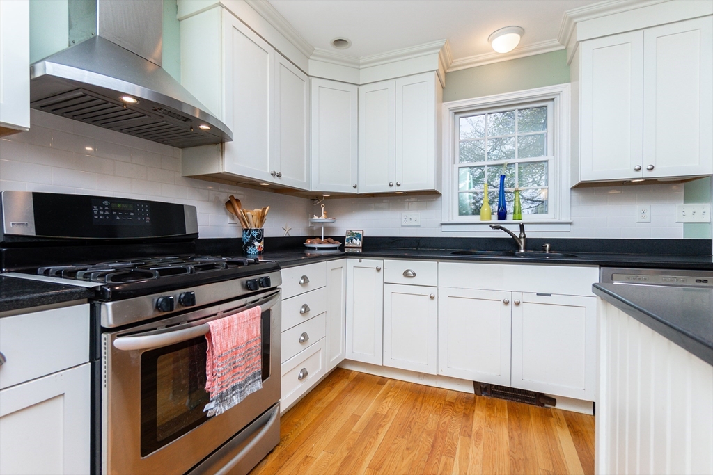 42 Richardson Road Belmont, MA 02478 - Photo 9 of 28