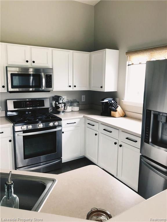 52250 Rivard Road New Baltimore, MI 48047 - Photo 8 of 27