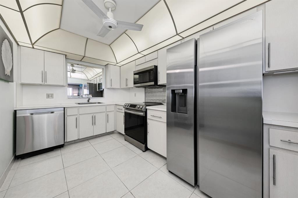 328 North Ocean Boulevard, Unit 1007 Pompano Beach, FL 33062 - Photo 8 of 15 Photo 8