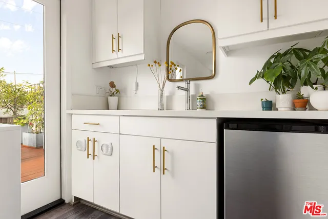 $6,495 | 6074 West Studio Court, Los Angeles, CA 90038