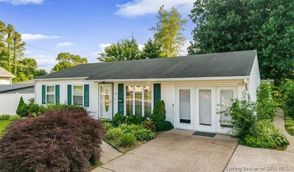 $219,900 | 805 Lilly Lane, Jeffersonville, IN 47130