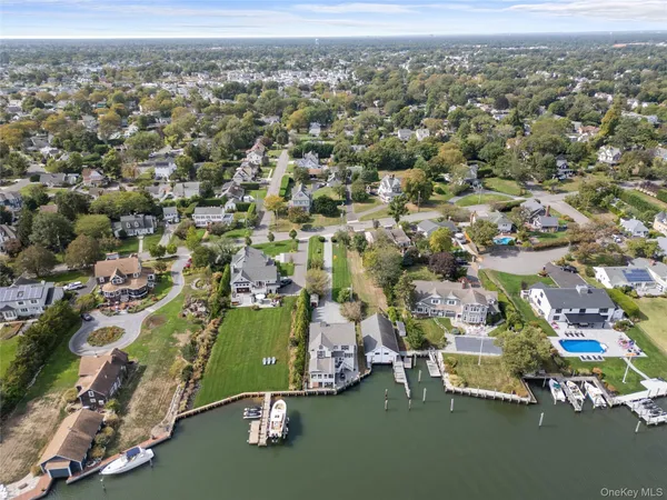 $1,075,000 | 260 Ocean Avenue, Amityville, NY 11701