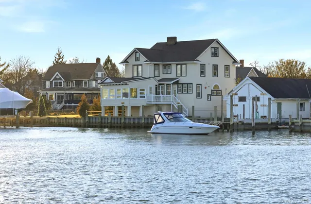 $1,200,000 | 260 Ocean Avenue, Amityville, NY 11701