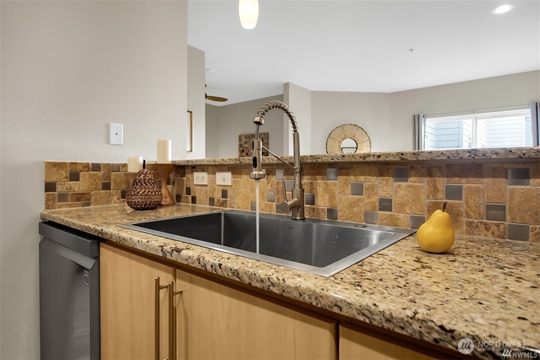 424 North 85th Street, Unit 406 Seattle, WA 98103 - Photo 16 of 34