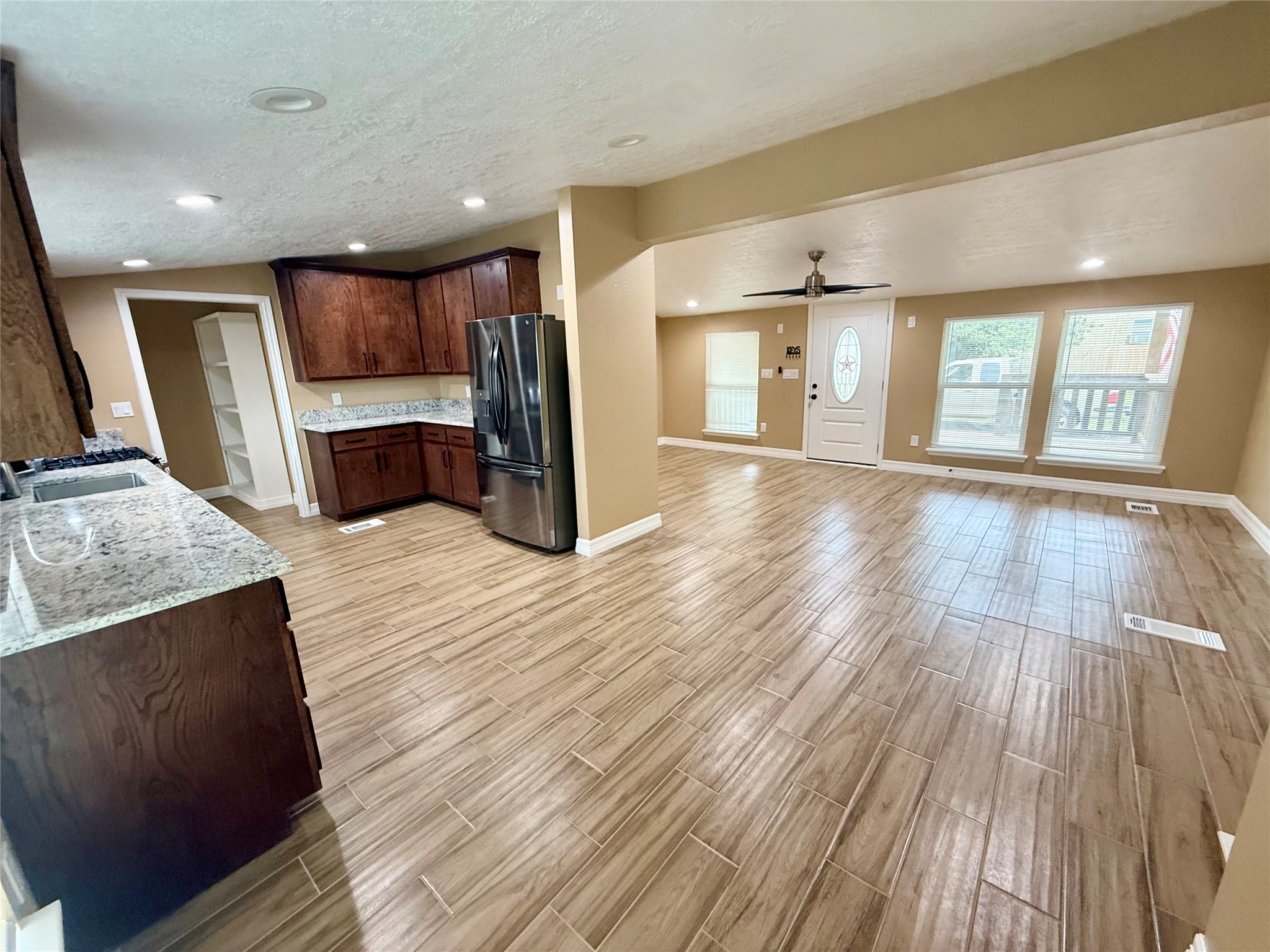 9115 Puritan Way Rosharon, TX 77583 - Photo 8 of 28 Gallery Image 8