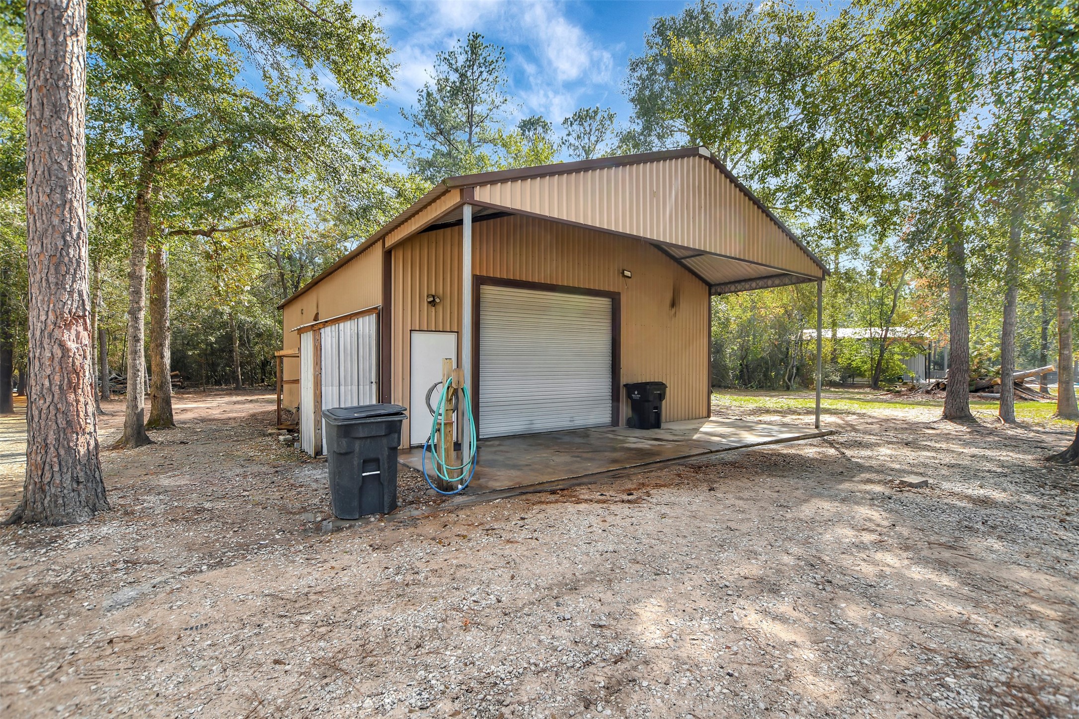 25896 Lake View Court West Hockley, TX 77447 - Photo 40 of 47 a backyard of a house with table and chairs