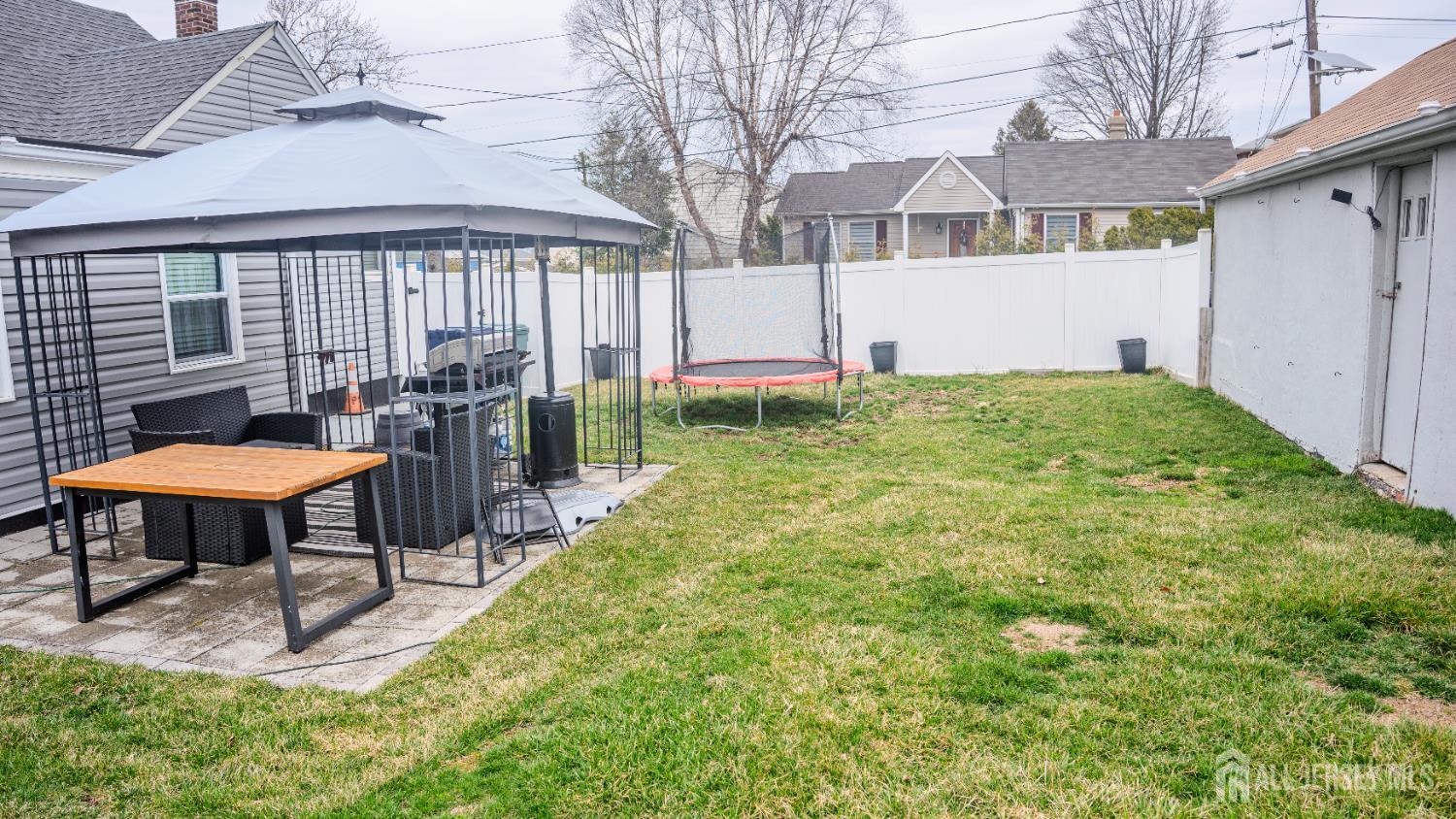 636 Lee Street Perth Amboy, NJ 08861 - Photo 16 of 35 a backyard of a house with table and chairs