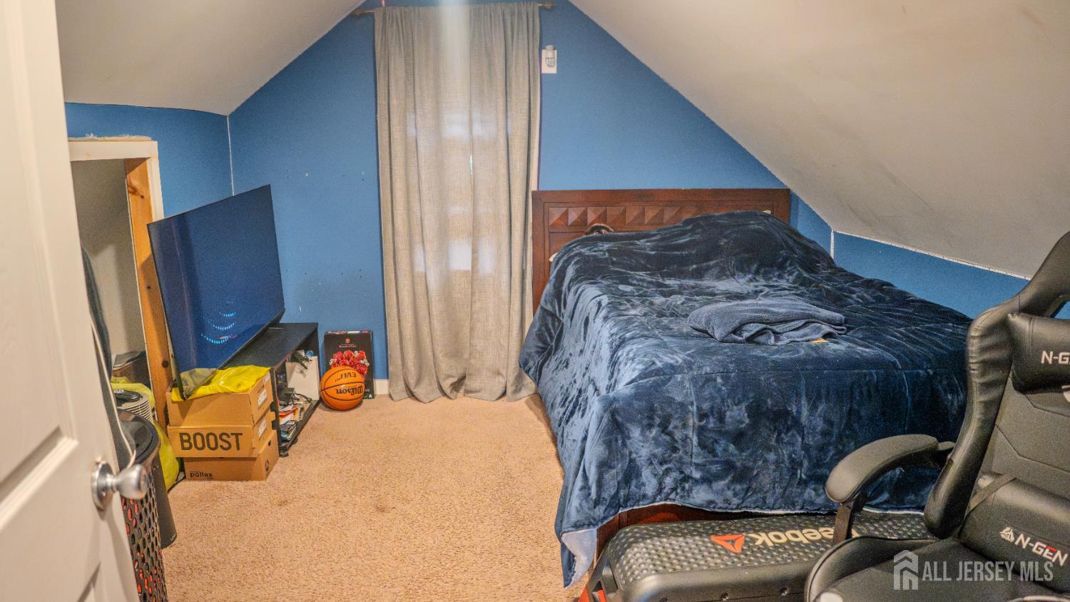 636 Lee Street Perth Amboy, NJ 08861 - Photo 20 of 35 a bed room with a bed and a chair