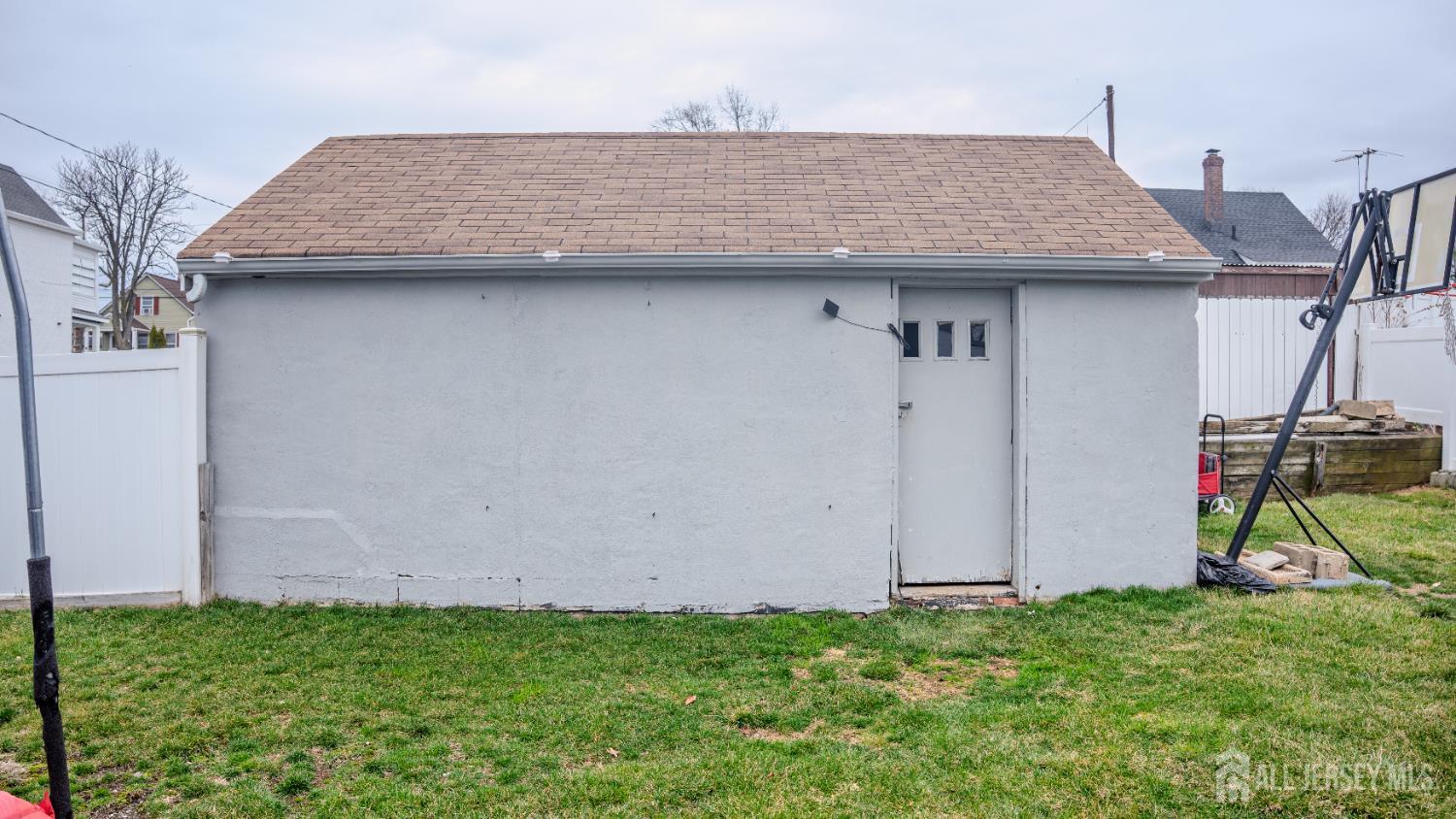 636 Lee Street Perth Amboy, NJ 08861 - Photo 31 of 35 a view of a backyard