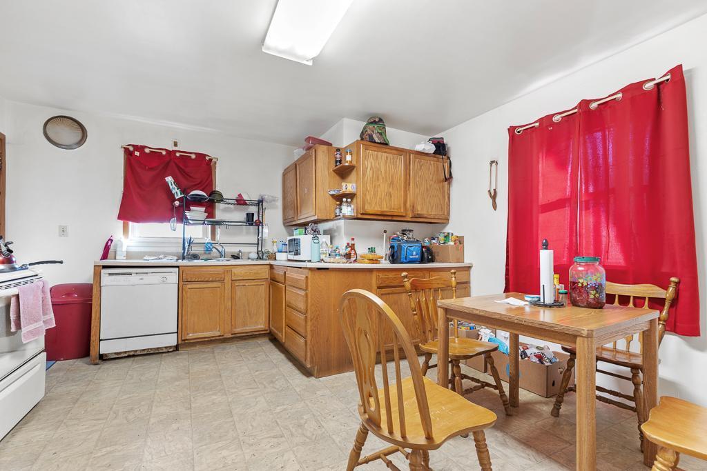 402 Mill Street Marshall, MN 56258 - Photo 2 of 29