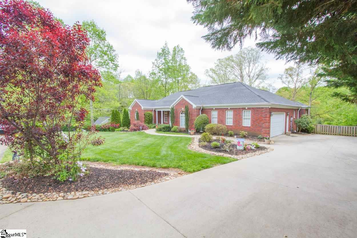 103 Heathwood Road Easley, SC 29640 - Photo 3 of 36