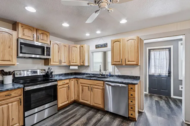 $284,900 | 50 East State Street, Hartford, WI 53027