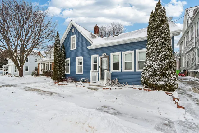 $284,900 | 50 East State Street, Hartford, WI 53027