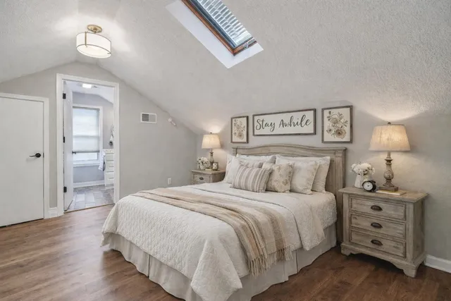 $284,900 | 50 East State Street, Hartford, WI 53027