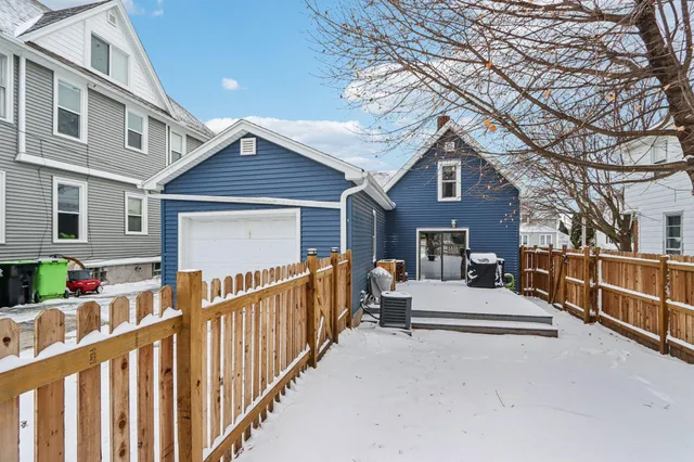 $284,900 | 50 East State Street, Hartford, WI 53027