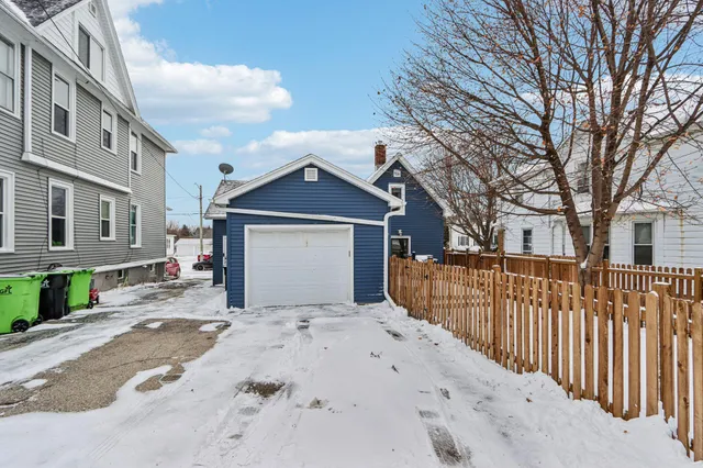 $284,900 | 50 East State Street, Hartford, WI 53027