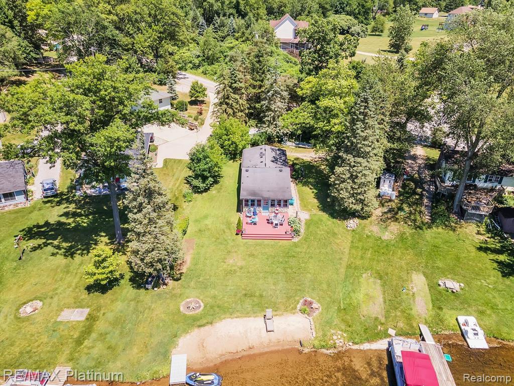 1725 Triangle Lake Road Howell, MI 48843 - Photo 42 of 46