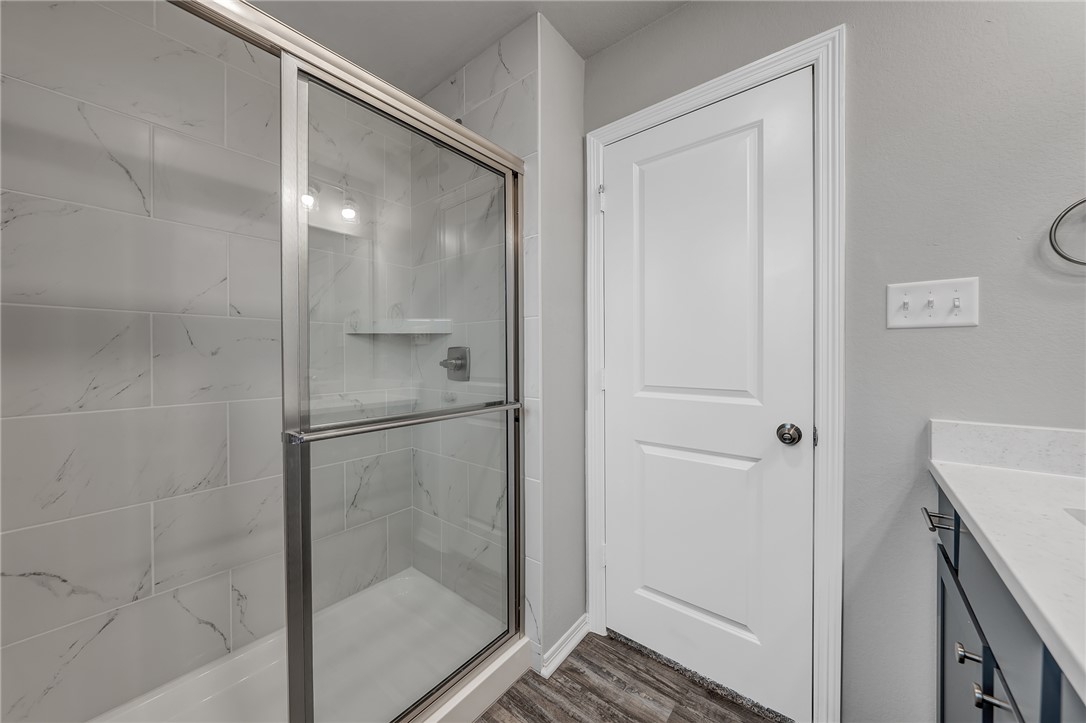 1231 High Street Navasota, TX 77868 - Photo 12 of 18 a bathroom with a glass shower door
