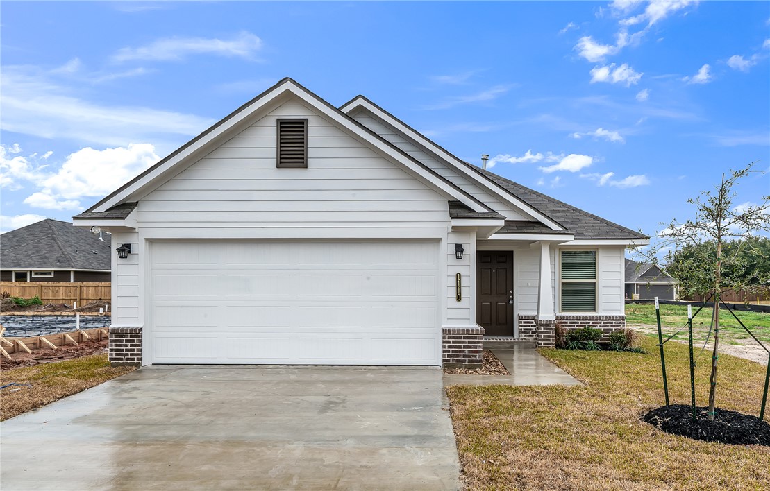 1231 High Street Navasota, TX 77868 - Photo 2 of 18 a front view of a house with garden