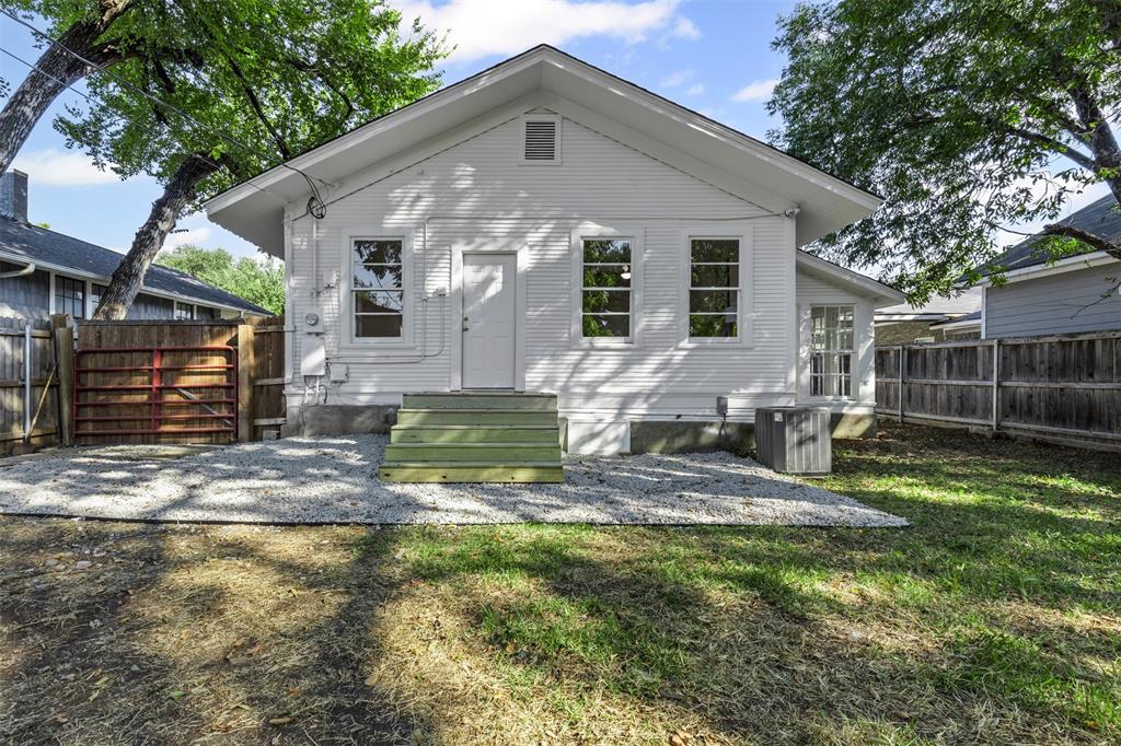 4723 El Campo Avenue Fort Worth, TX 76107 - Photo 19 of 21 a view of a house with backyard