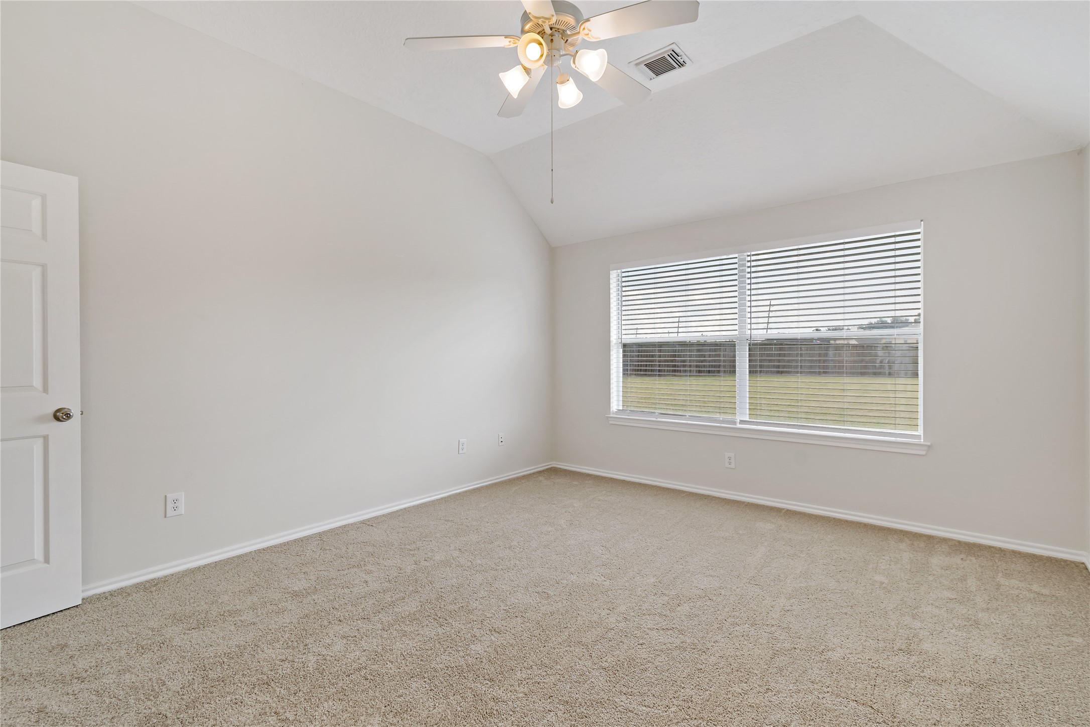 5607 Lilywood Court Rosharon, TX 77583 - Photo 17 of 49 Primary Bedroom