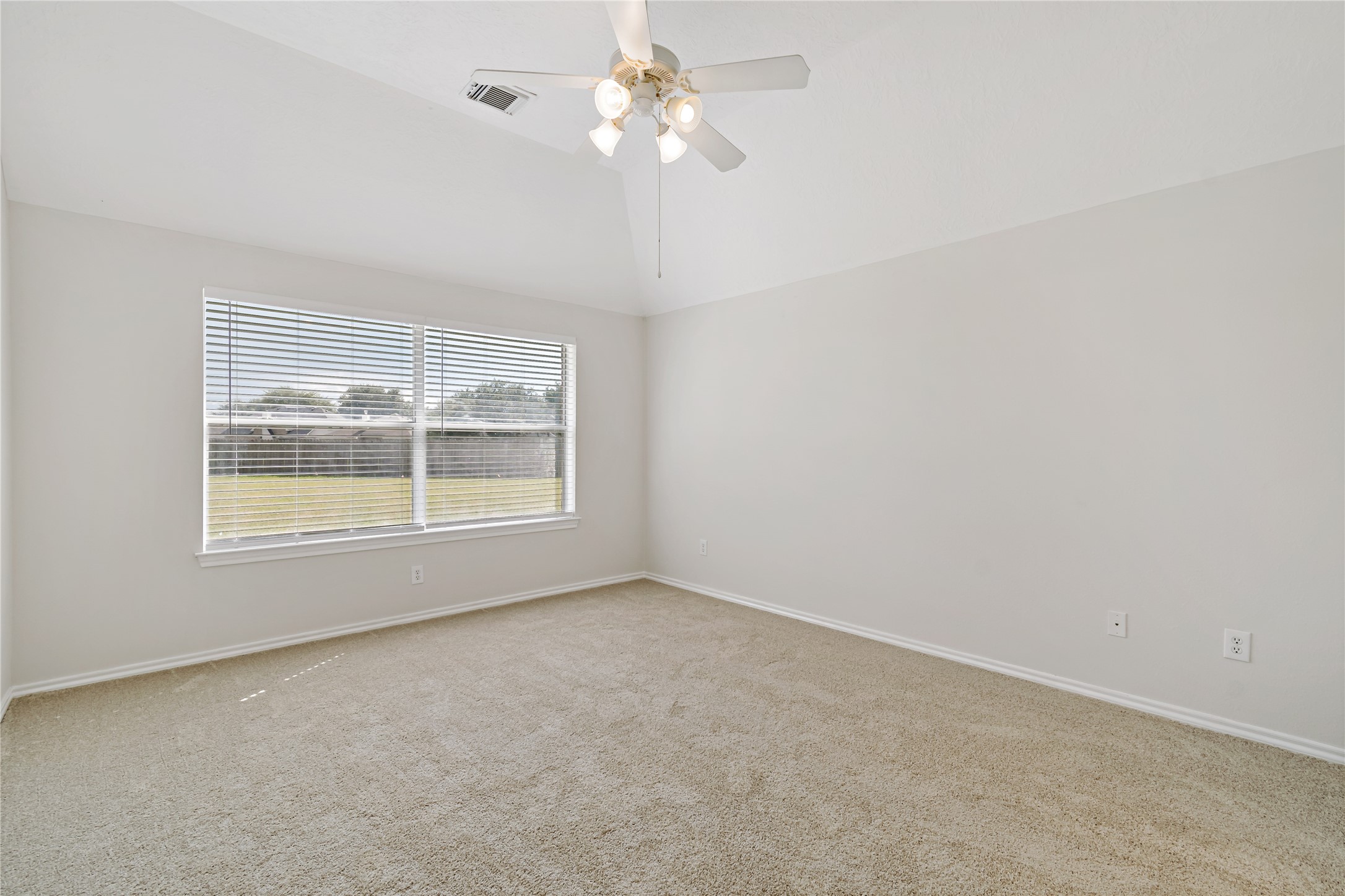 5607 Lilywood Court Rosharon, TX 77583 - Photo 18 of 49 Primary Bedroom