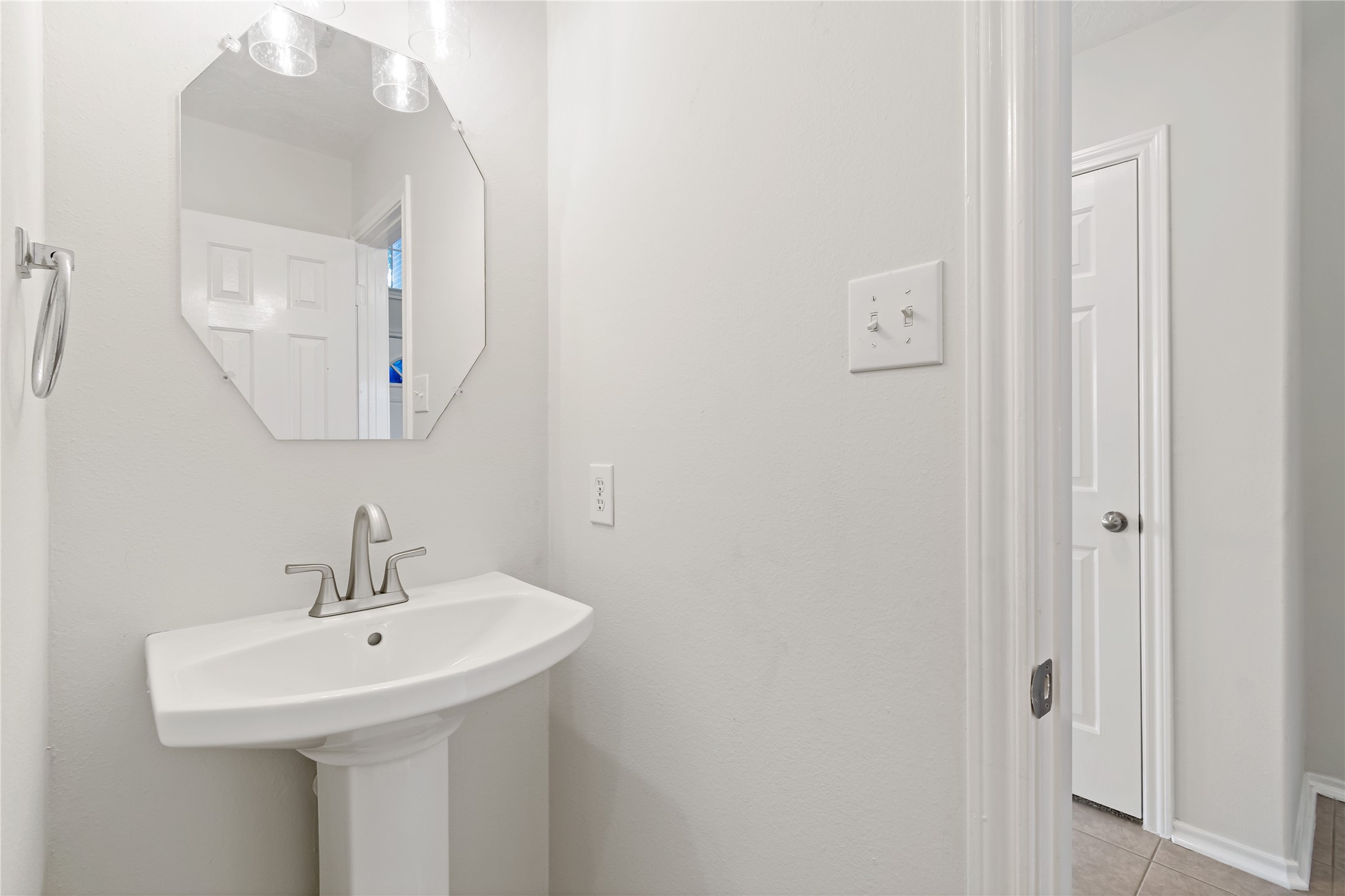 5607 Lilywood Court Rosharon, TX 77583 - Photo 3 of 49