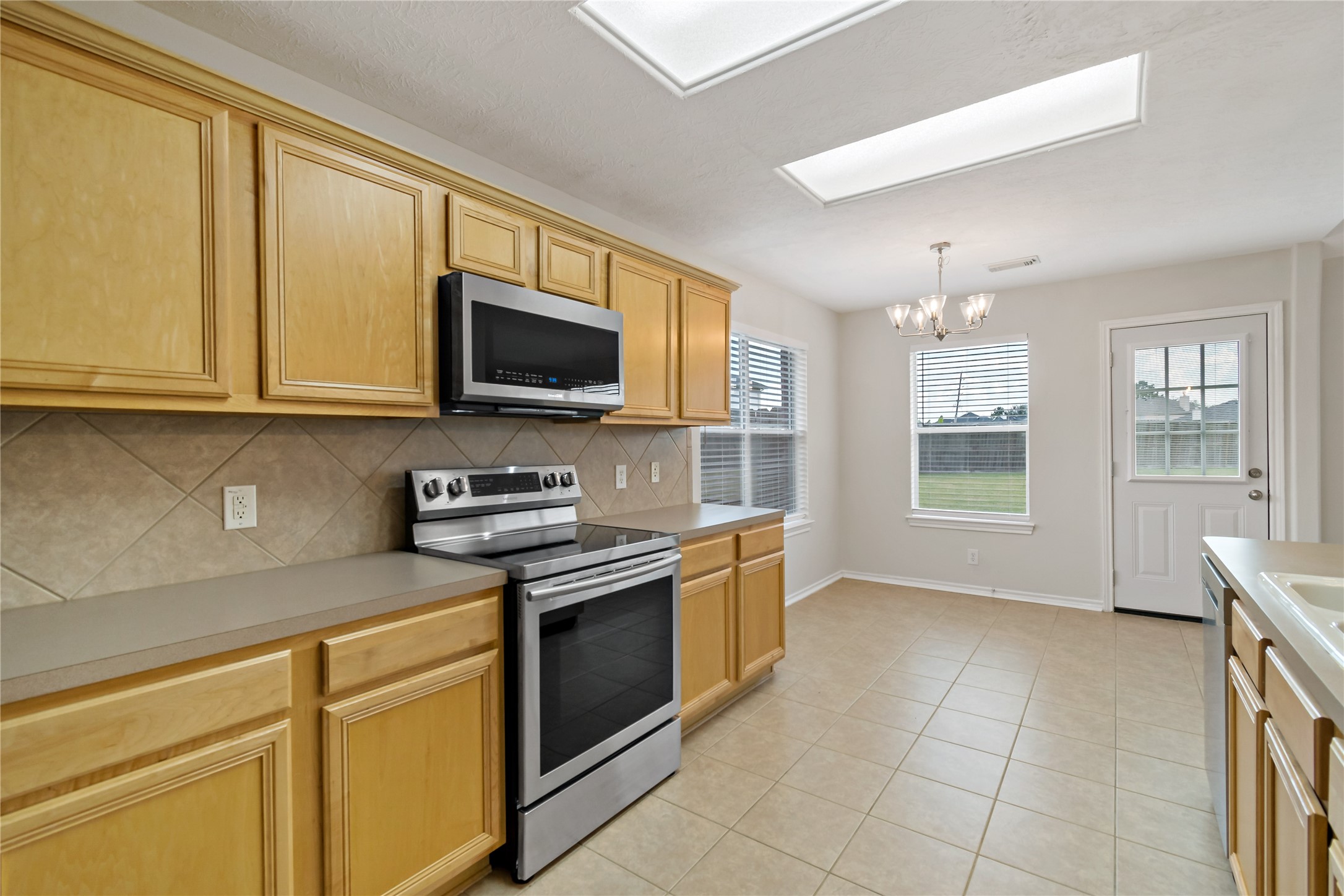 5607 Lilywood Court Rosharon, TX 77583 - Photo 9 of 49