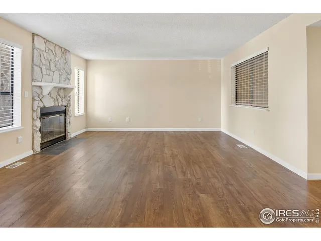 a view of livingroom with hardwood