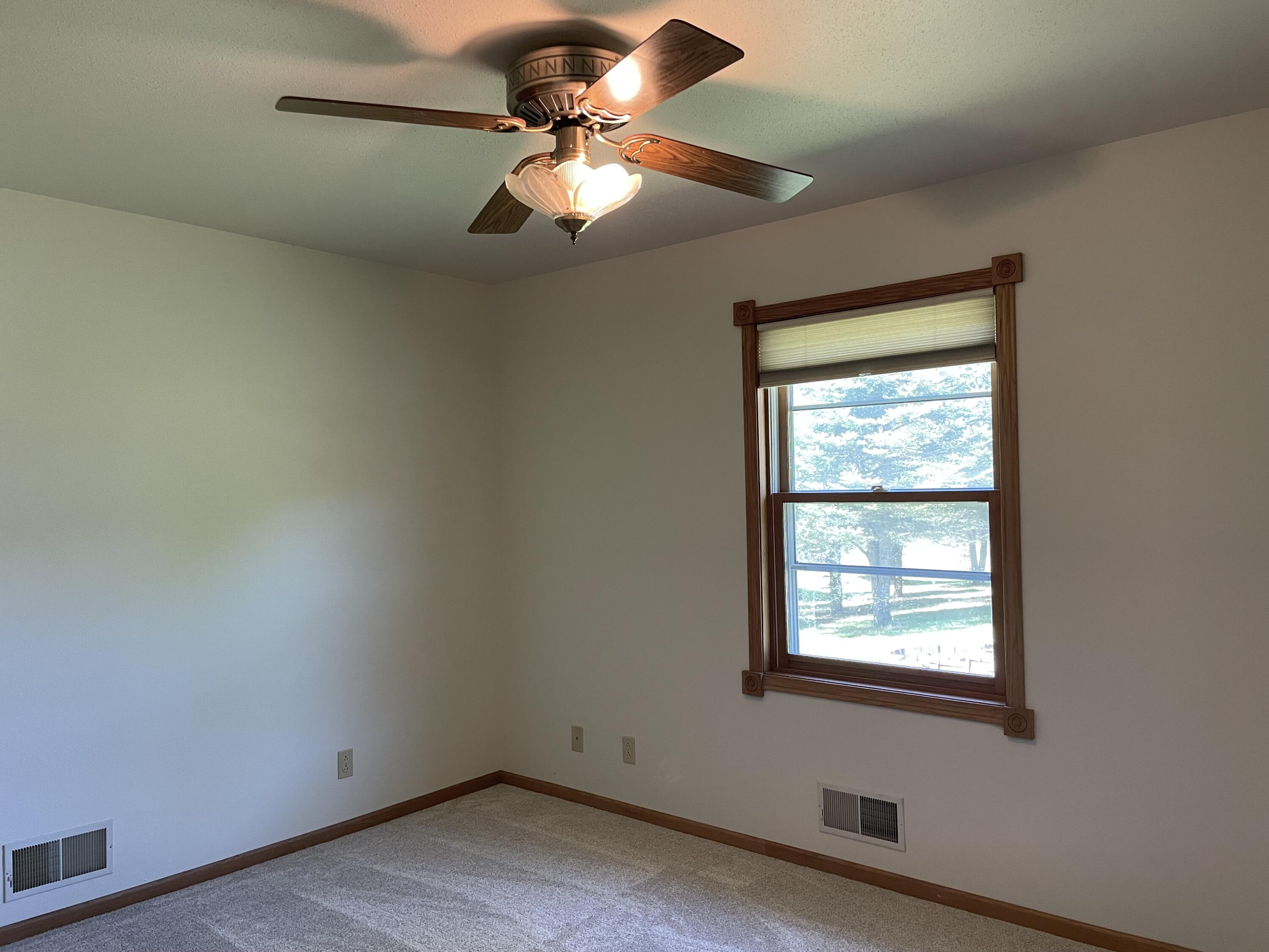 11411 Flavin Road Greenfield, WI 54660 - Photo 15 of 26 BR 2