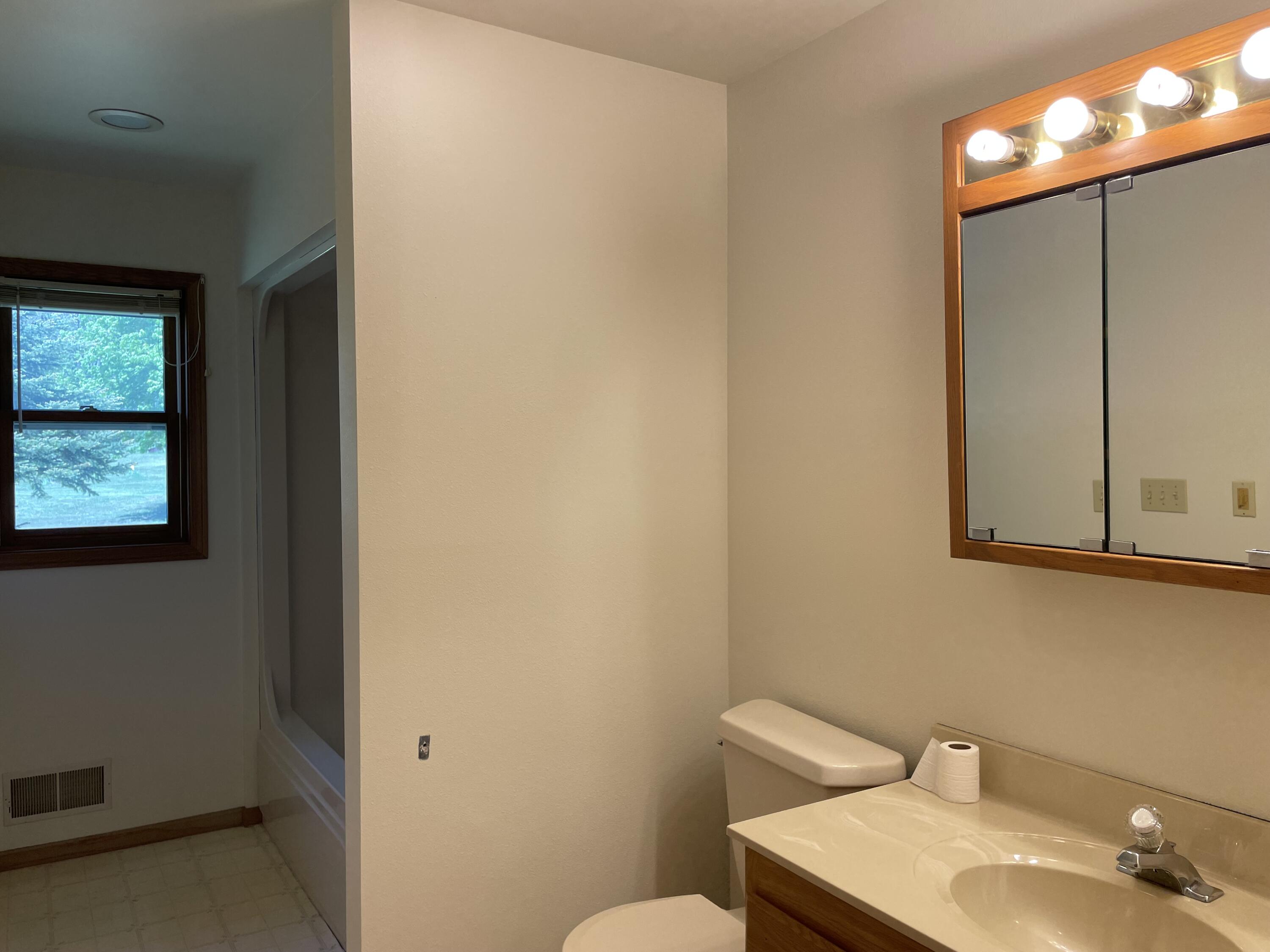 11411 Flavin Road Greenfield, WI 54660 - Photo 17 of 26 Main Bath