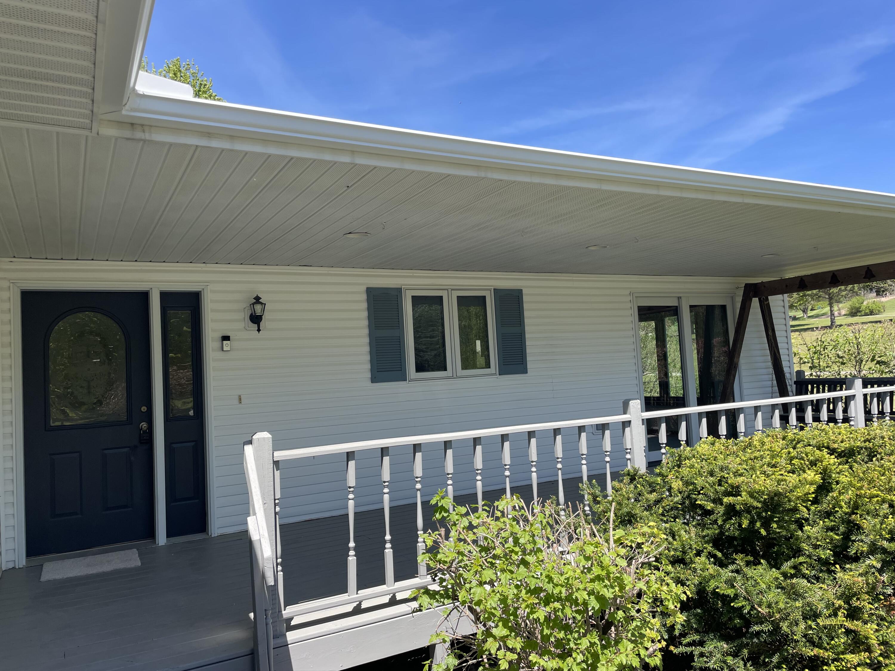 11411 Flavin Road Greenfield, WI 54660 - Photo 2 of 26 Front Porch