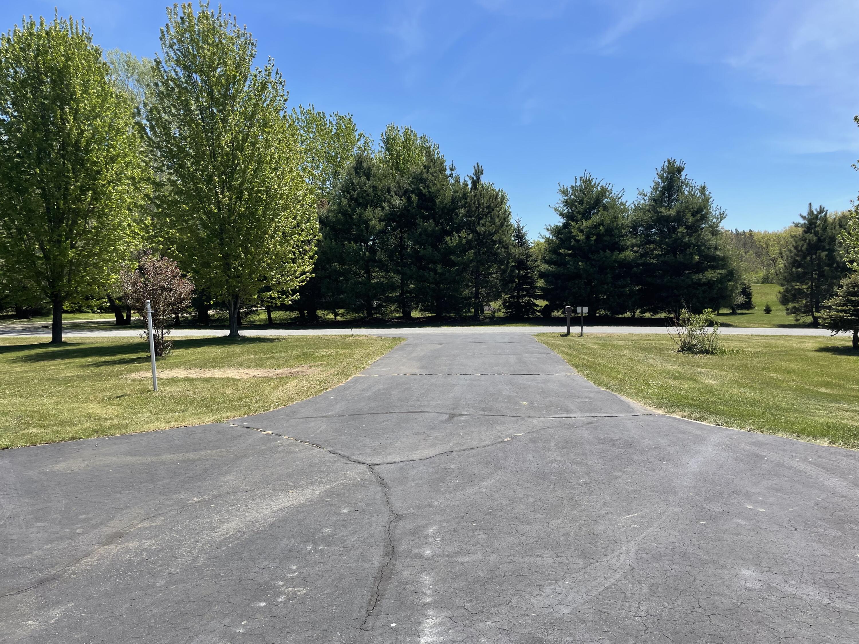 11411 Flavin Road Greenfield, WI 54660 - Photo 25 of 26 Driveway
