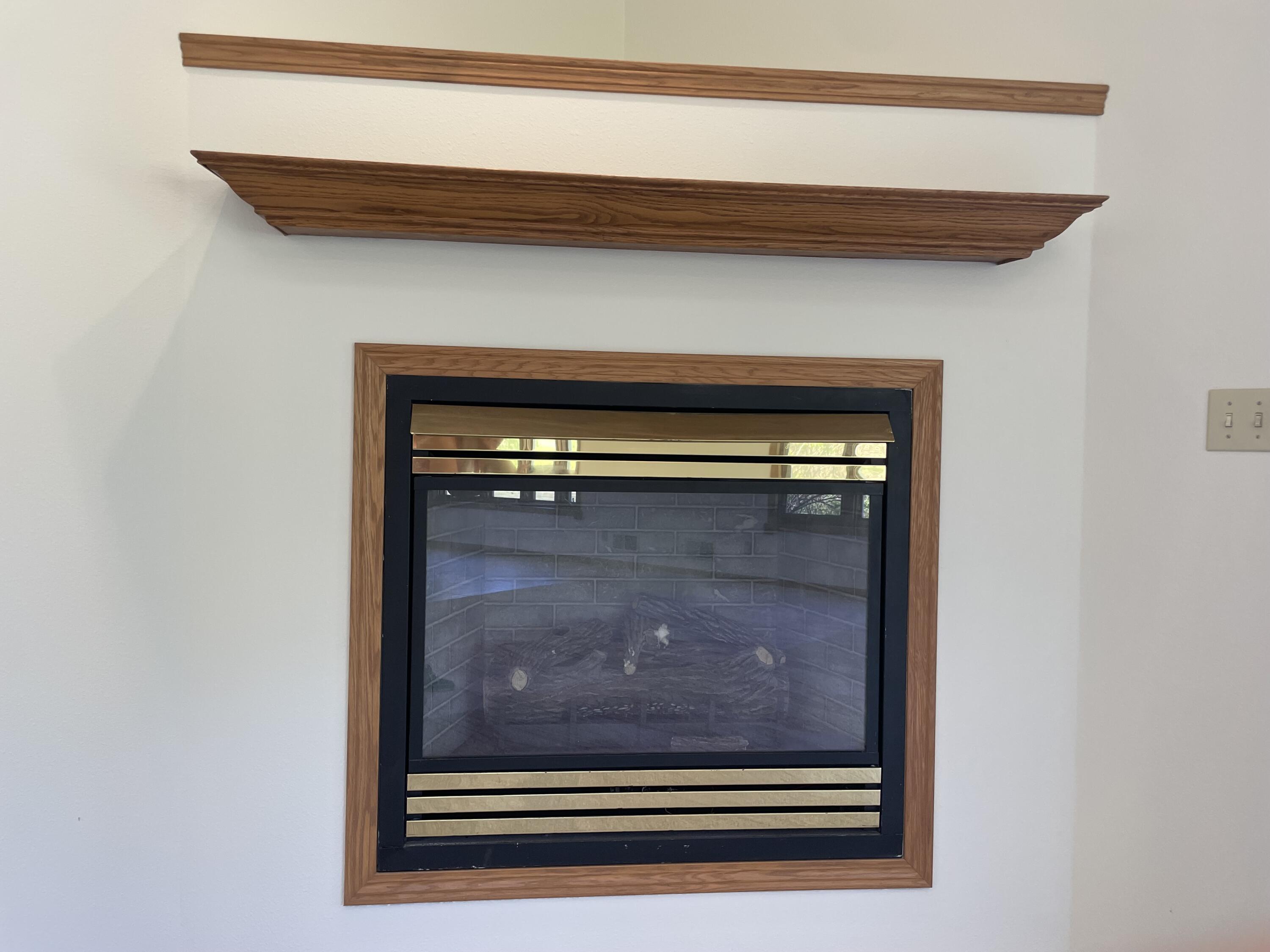 11411 Flavin Road Greenfield, WI 54660 - Photo 6 of 26 Gas Fireplace