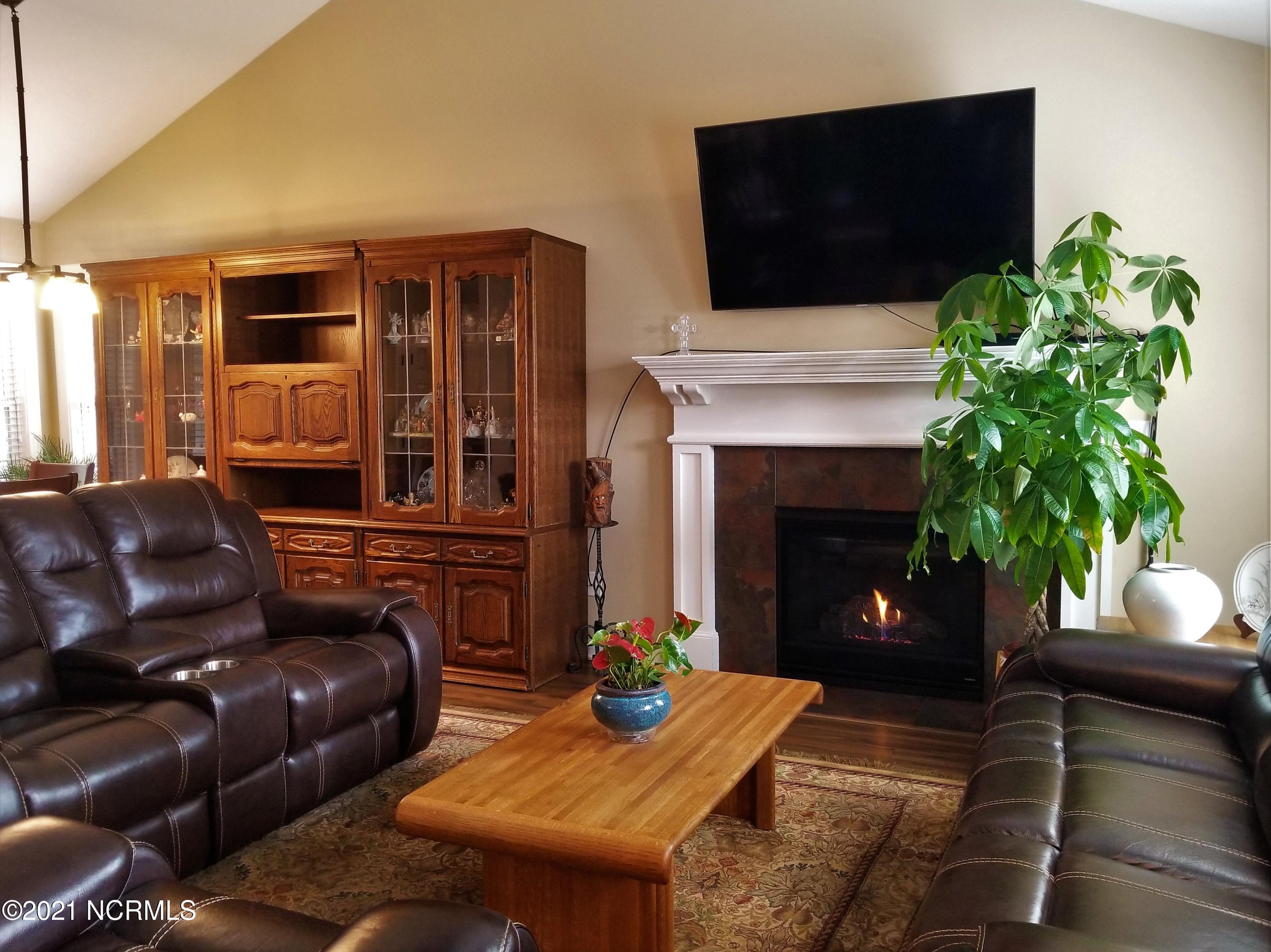 1870 Lansdowne Road Rocky Mount, NC 27804 - Photo 13 of 43 Living Room