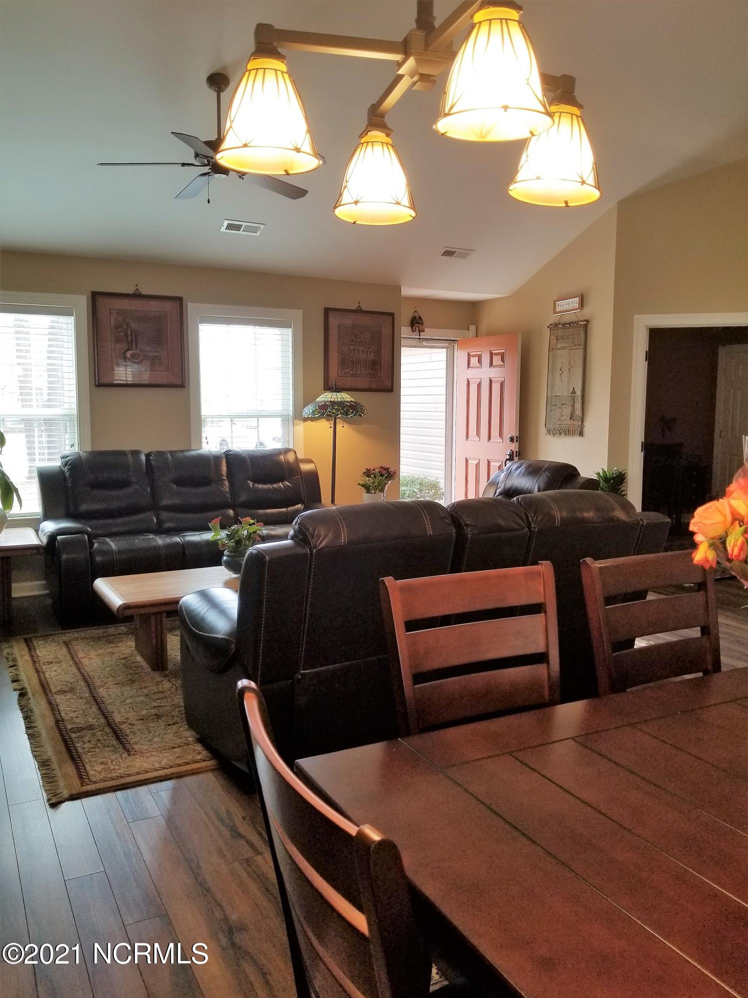 1870 Lansdowne Road Rocky Mount, NC 27804 - Photo 15 of 43 View of LR from DR