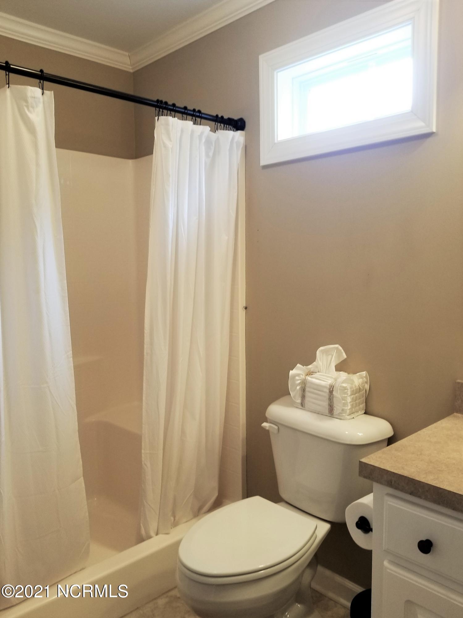 1870 Lansdowne Road Rocky Mount, NC 27804 - Photo 36 of 43 Hall Bath