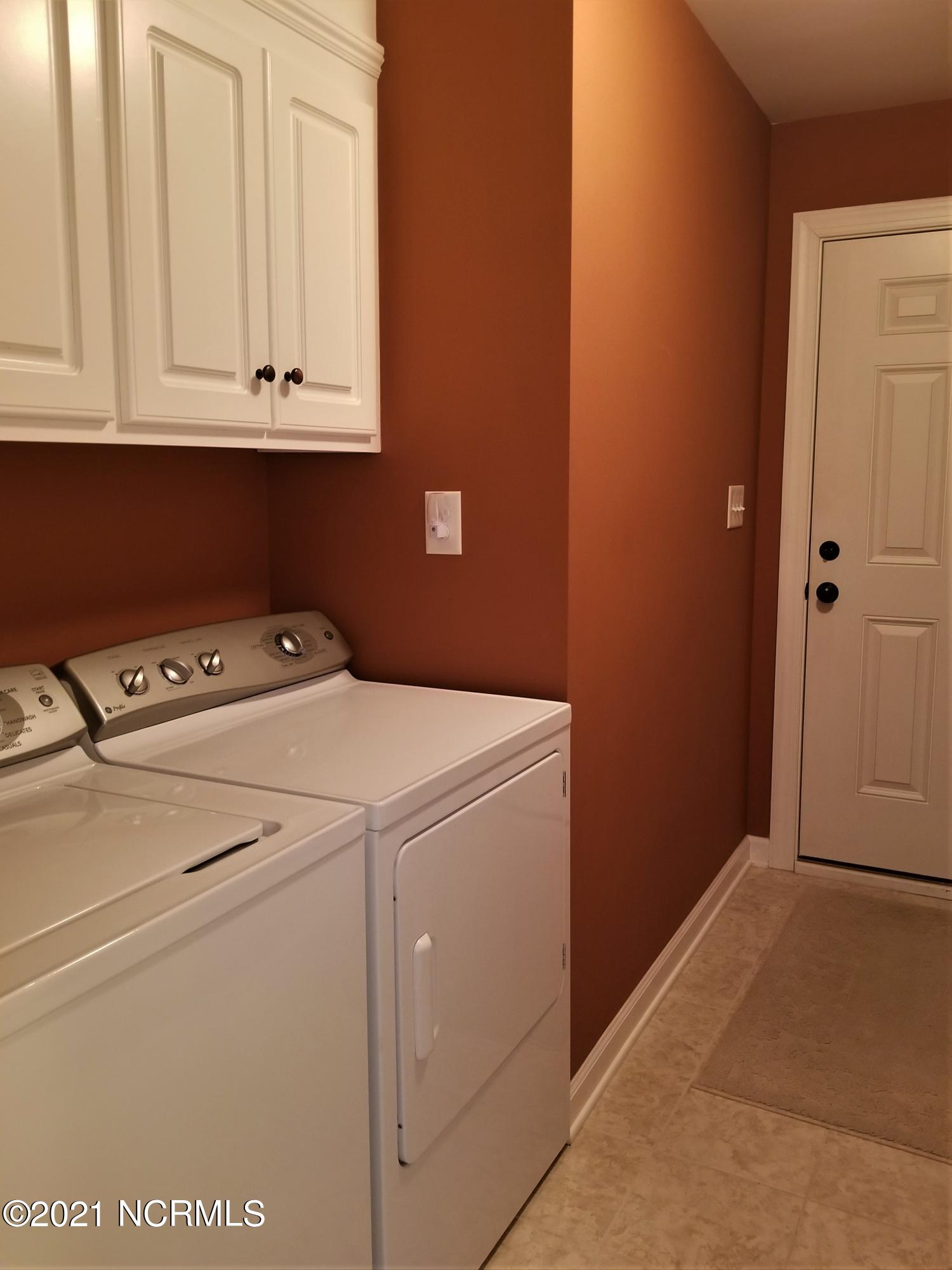 1870 Lansdowne Road Rocky Mount, NC 27804 - Photo 38 of 43 Laundry Room/Drop Zone