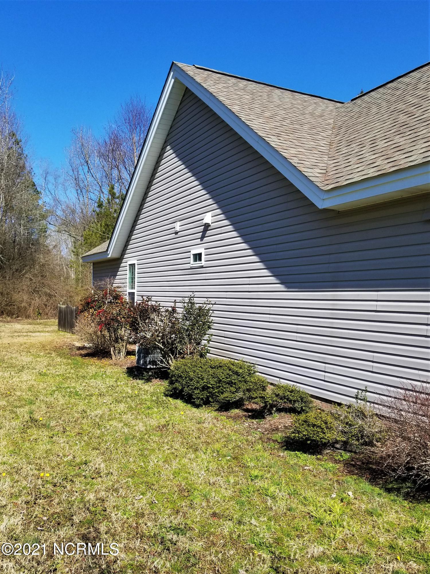 1870 Lansdowne Road Rocky Mount, NC 27804 - Photo 10 of 43 Right side