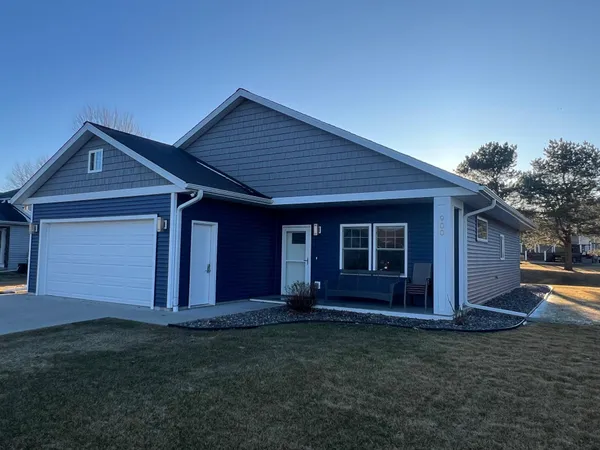 $399,900 | 900 8 Avenue Southwest, Pine Island, MN 55963