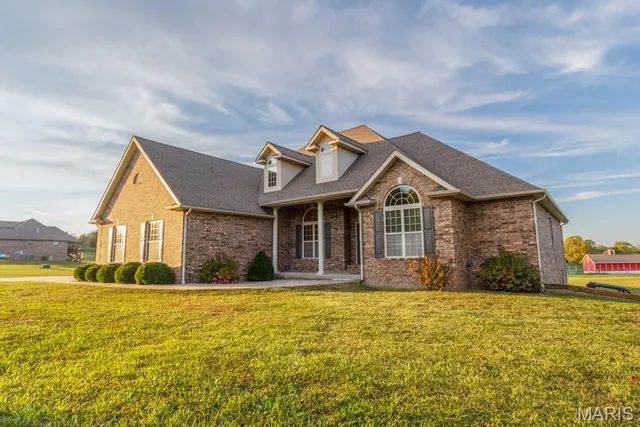 $559,900 | 22805 Green Hills Road, Lebanon, MO 65536