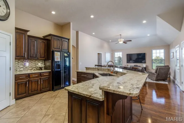 $559,900 | 22805 Green Hills Road, Lebanon, MO 65536