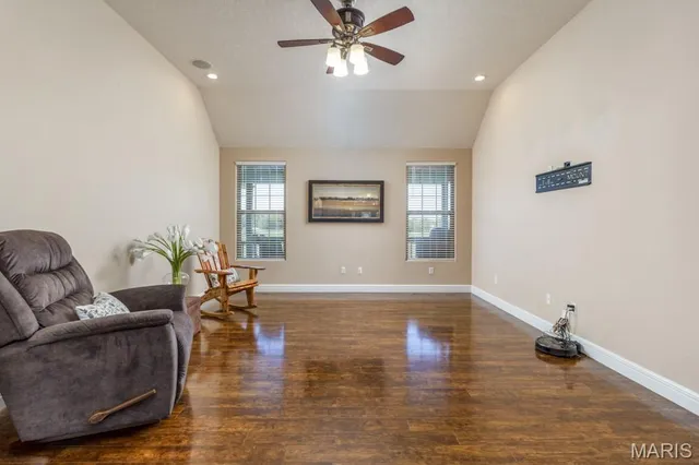 $559,900 | 22805 Green Hills Road, Lebanon, MO 65536