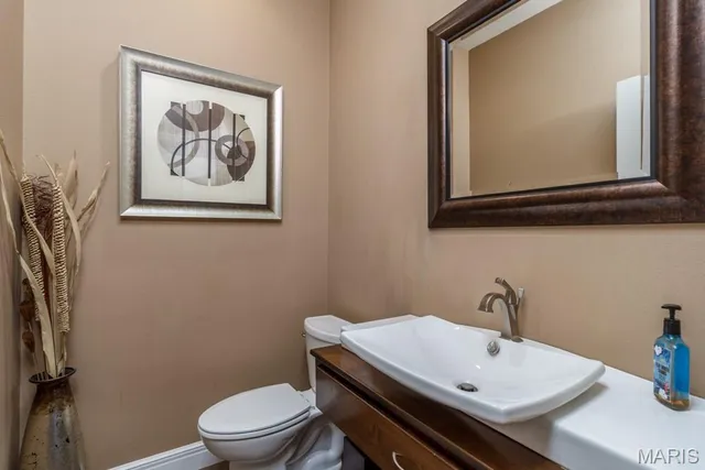 $559,900 | 22805 Green Hills Road, Lebanon, MO 65536