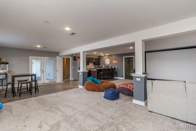 $559,900 | 22805 Green Hills Road, Lebanon, MO 65536